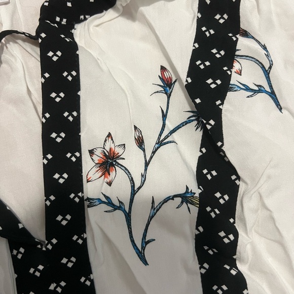 Boho DR2 *NEW* size small flowy top! Tassel with bead tie. Black and white. - Picture 6 of 8